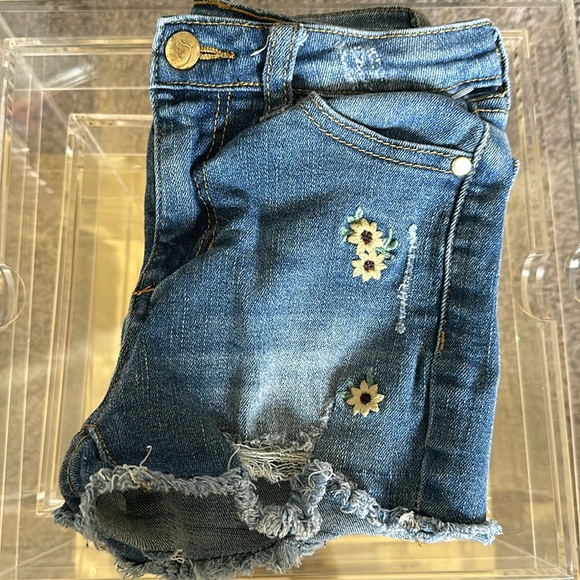JOE’S Jeans Sunflower Distress Shorts - Picture 3 of 4